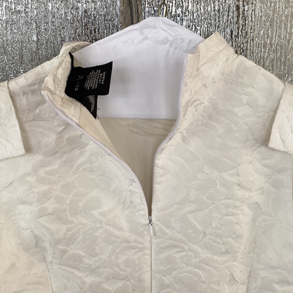 Gucci white mandarin collar dress. Size Large. Elegant sleeveless tulip skirt. - Picture 7 of 10